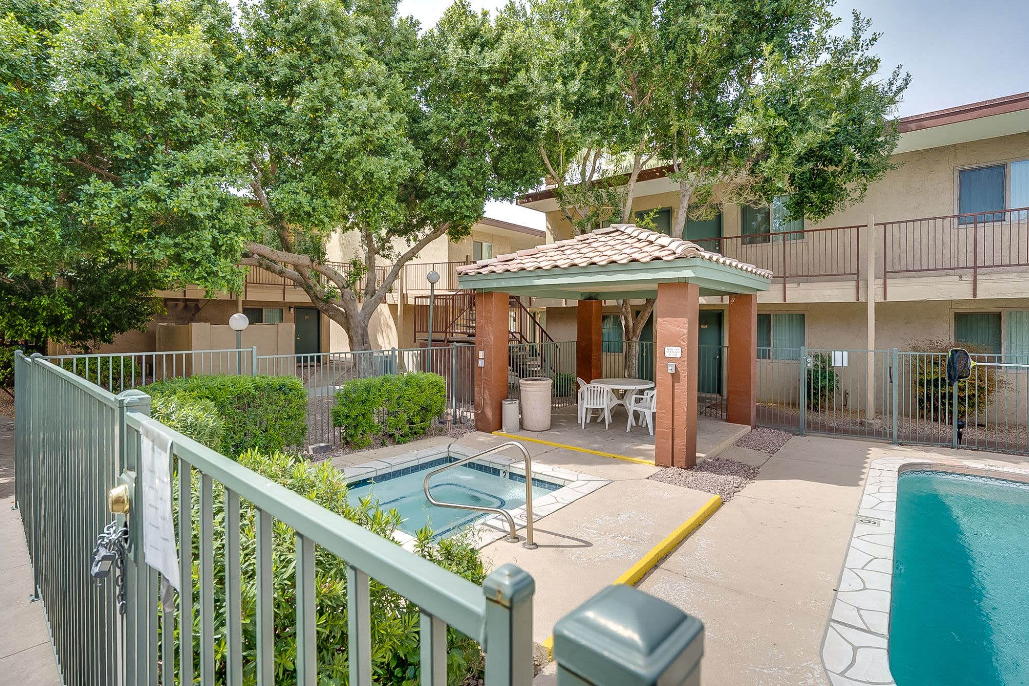 √ Daybreak Gardens Apartments Phoenix